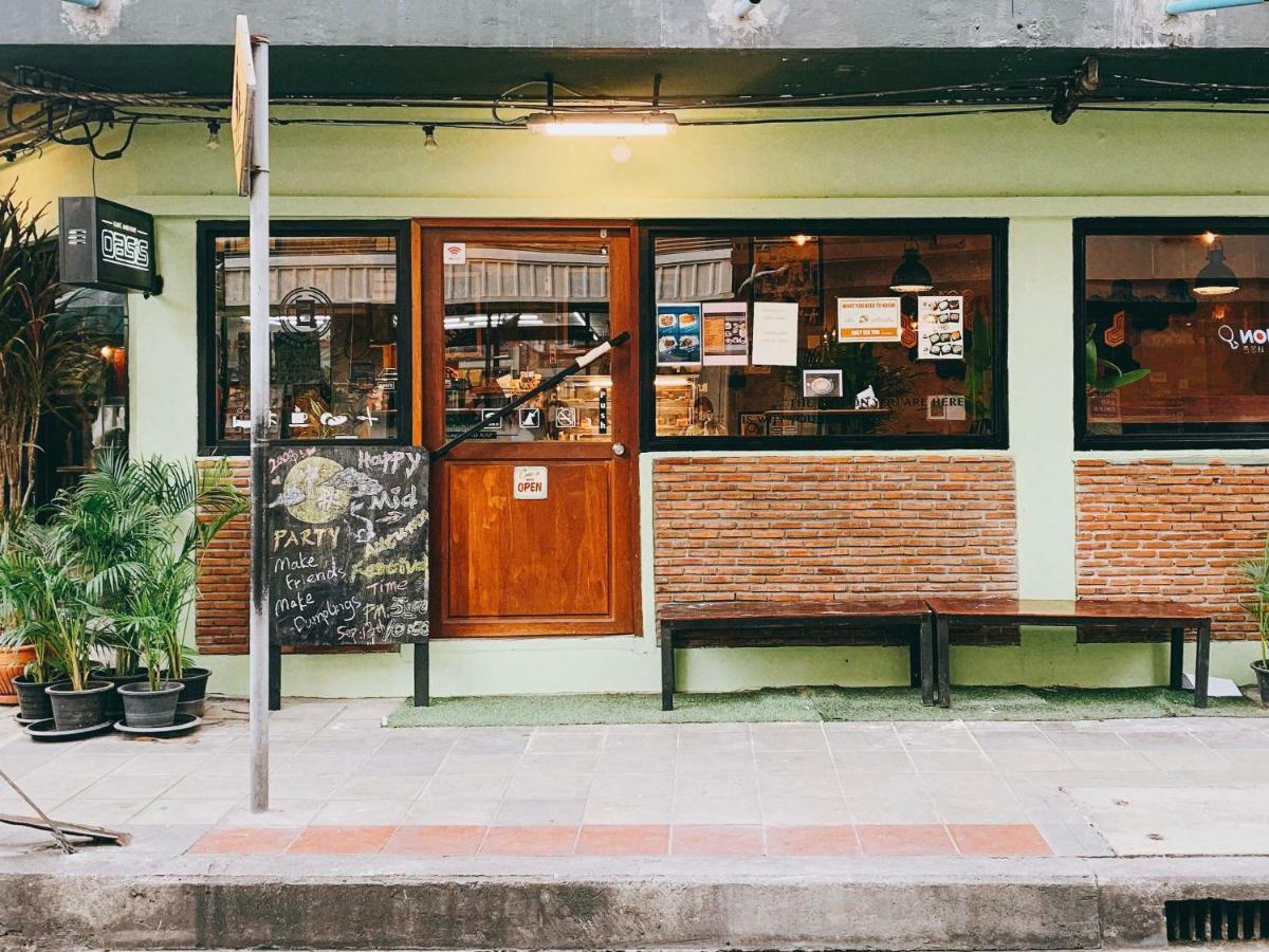 Hostel Oasis Cafe And Nap Bangkok Exterior foto